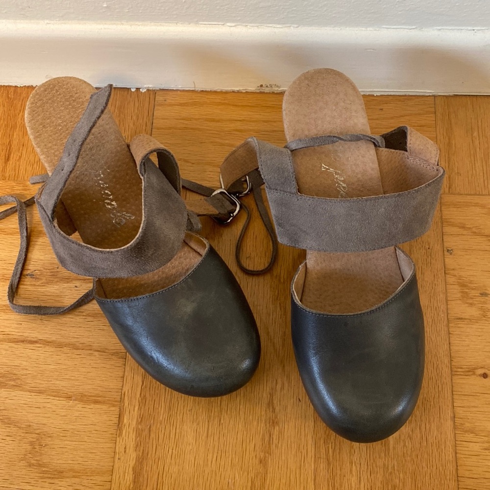 Free people Belmont clogs brand new size 38